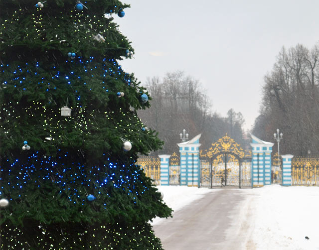 Золотые ворота перед Екатерининским дворцом.Царское Село