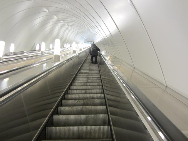 Метро Санкт-Петербурга.Станция "Адмиралтейская".Эскалатор.