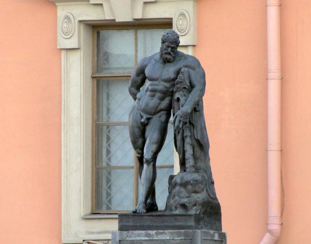 Михайловский замок.Геркулес.