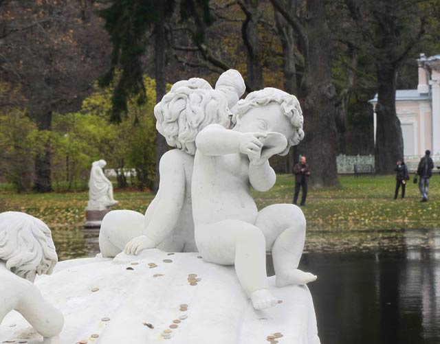 Ораниенбаум.Пруд у Китайского дворца.Скульптура"Тритон".