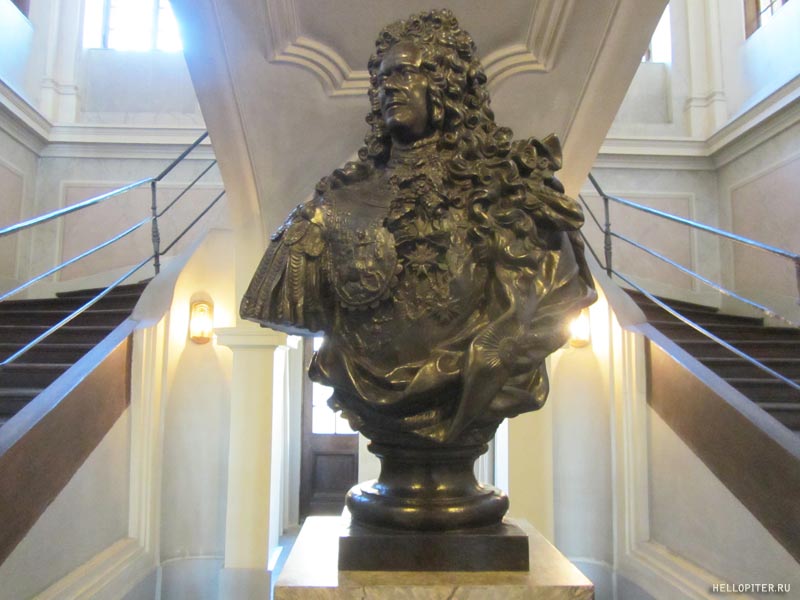 Меншиковский дворец.Бюст А.Д.Меншикова.Скульптор Б.К.Растрелли нач.XVIII века.