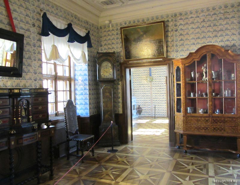 Меншиковский дворец.Предспальня.