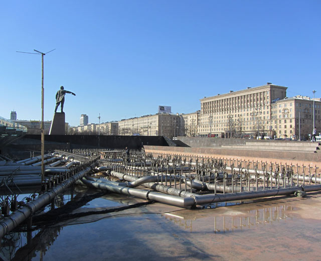 Поющие фонтаны на Московской площади