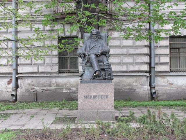 Памятник Д.И. Менделееву.Санкт-Петербург.