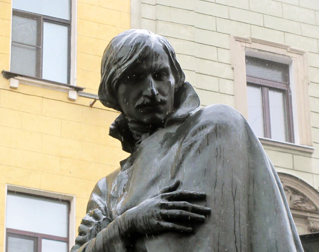 Памятник Гоголю Н.В.. Малая Конюшенная ул.