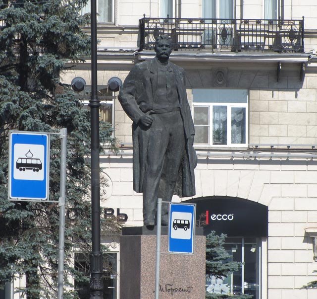 Памятник М. Горькому в Санкт-Петербурге