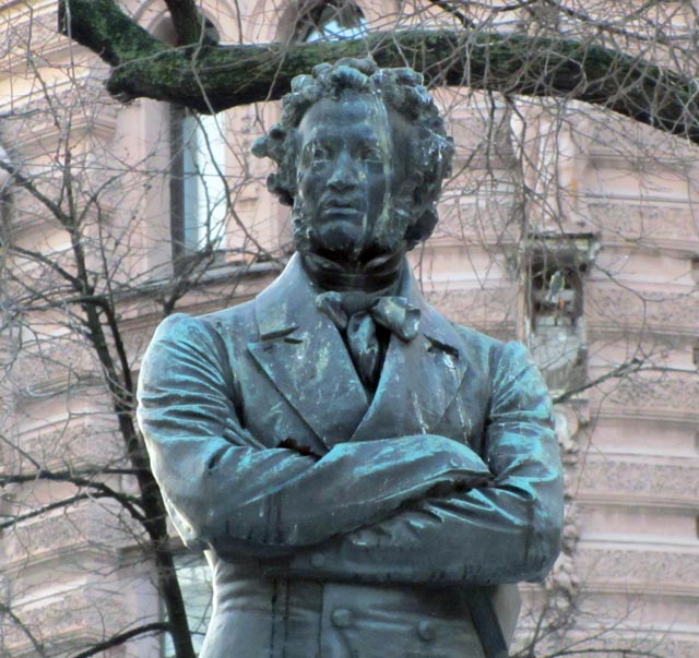 Памятник Пушкину А.С. на Пушкинской улице в Петербурге