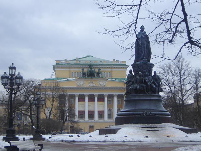 памятник екатерине 2 фото