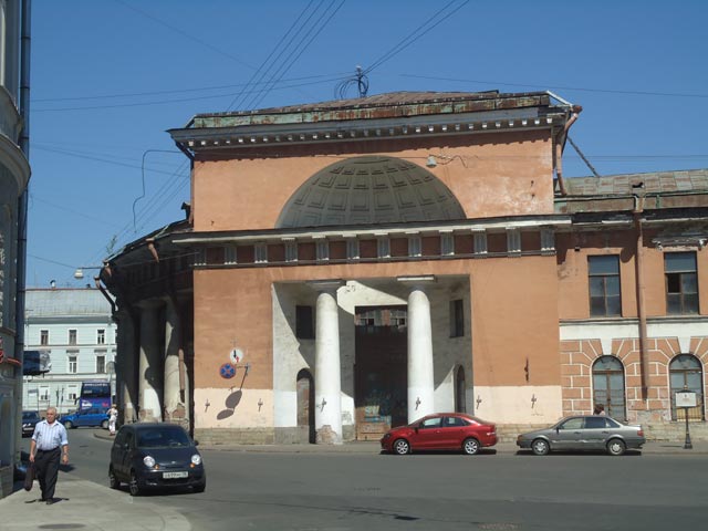 Конюшенный двор фото