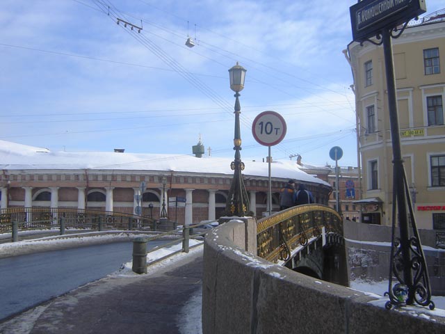 Конюшенный двор. Большой Конюшенный мост