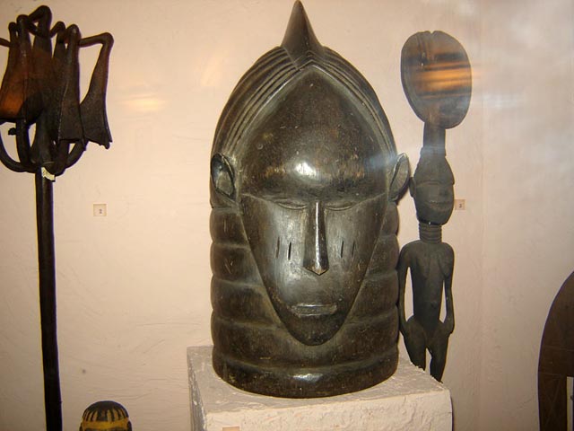 Маска-шлем женского тайного общества Бунду.Сьера-Леоне