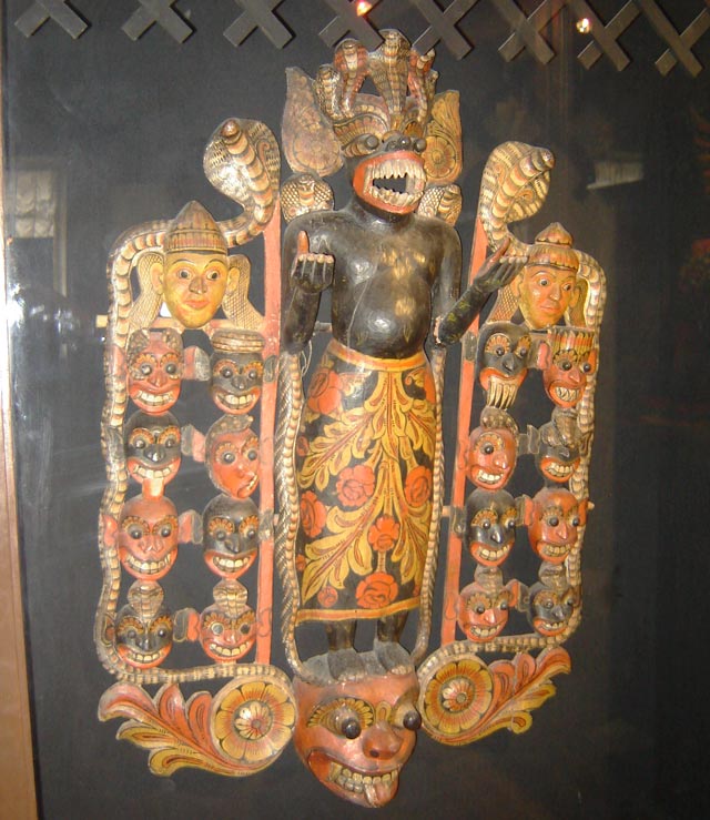 Сингальская ритуальная маска"18 болезней"