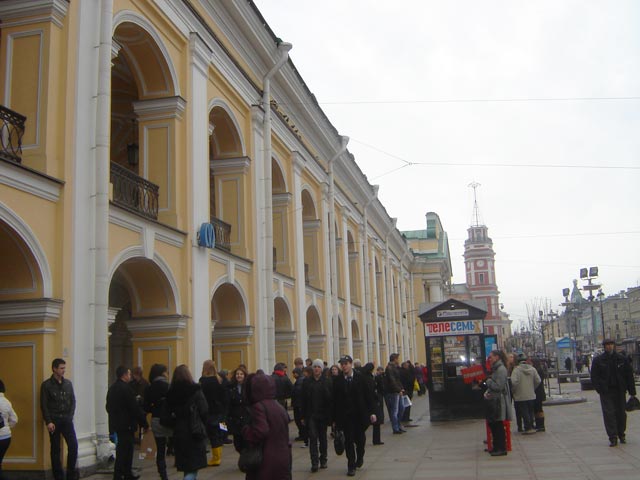 Гостиный Двор.Ст.метро "Невский проспект"(вых. на Гостиный двор)